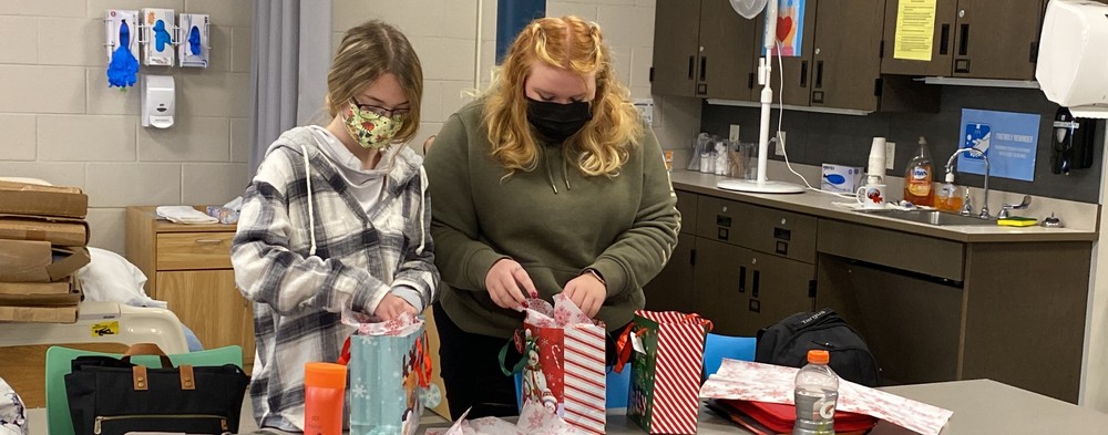 Health students send holiday cheer to nursing home